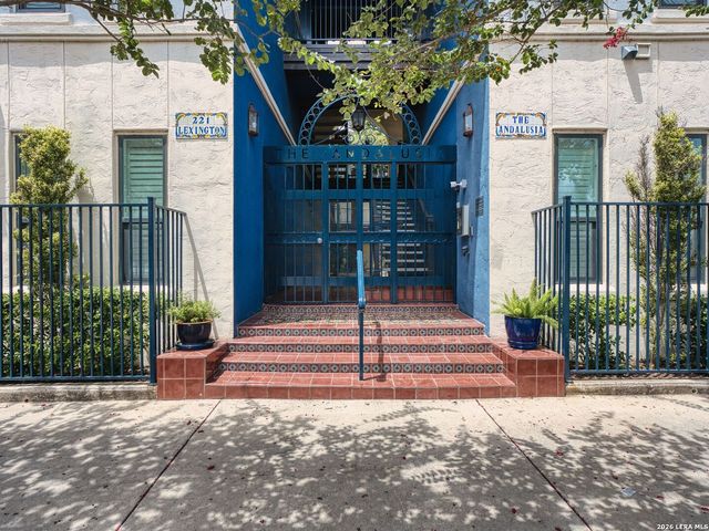 221 Lexington Ave Apt 104, San Antonio, TX 78215