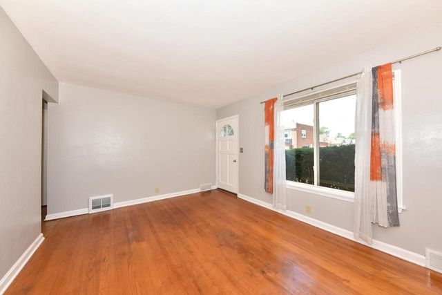 9007 W Greenfield AVENUE, West Allis, WI 53214