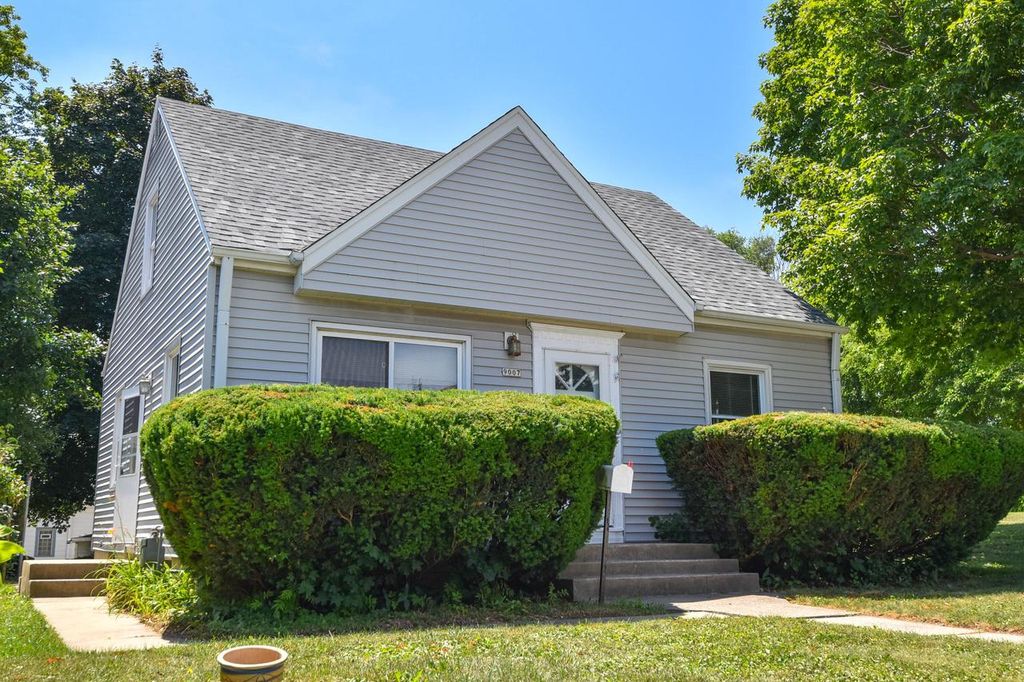 9007 W Greenfield AVENUE, West Allis, WI 53214
