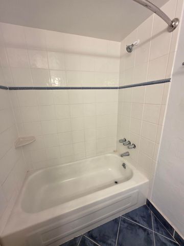 1001 THREE ISLANDS Boulevard 36, Hallandale Beach, FL 33009