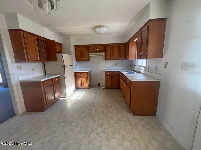 2302 Fitch Drive E, Wilson, NC 27893