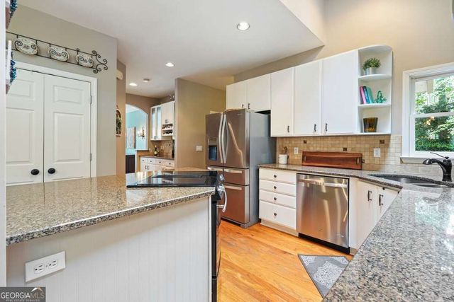1038 Longwood Drive, Woodstock, GA 30189
