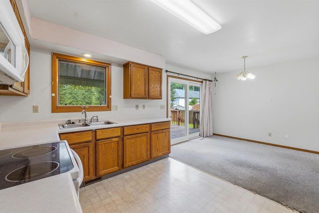 700 S Lincoln Avenue, Beaver Dam, WI 53916