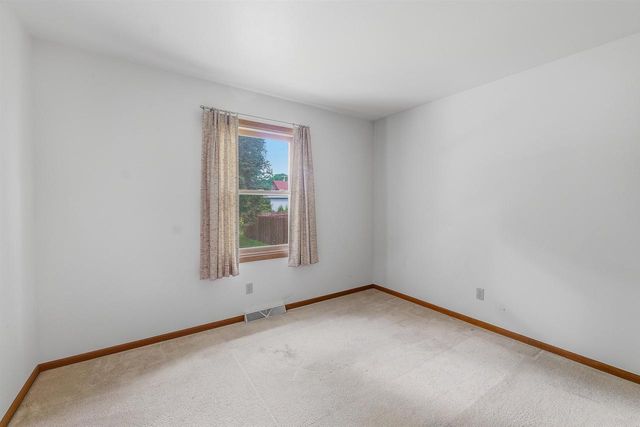 700 S Lincoln Avenue, Beaver Dam, WI 53916