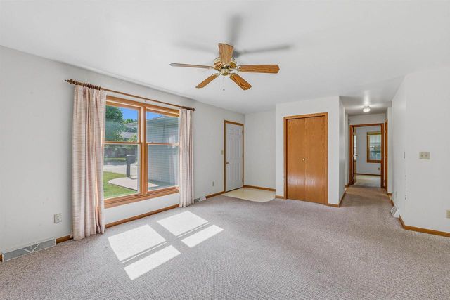 700 S Lincoln Avenue, Beaver Dam, WI 53916