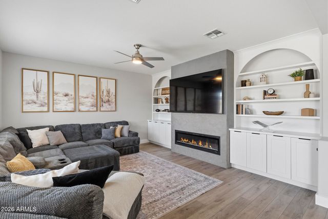 9336 W GEORGIA Avenue, Glendale, AZ 85305