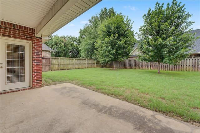 2391 N Water Oak Drive, Fayetteville, AR 72704