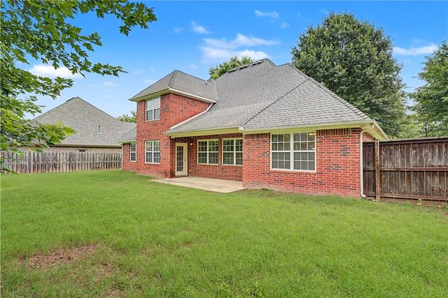 2391 N Water Oak Drive, Fayetteville, AR 72704