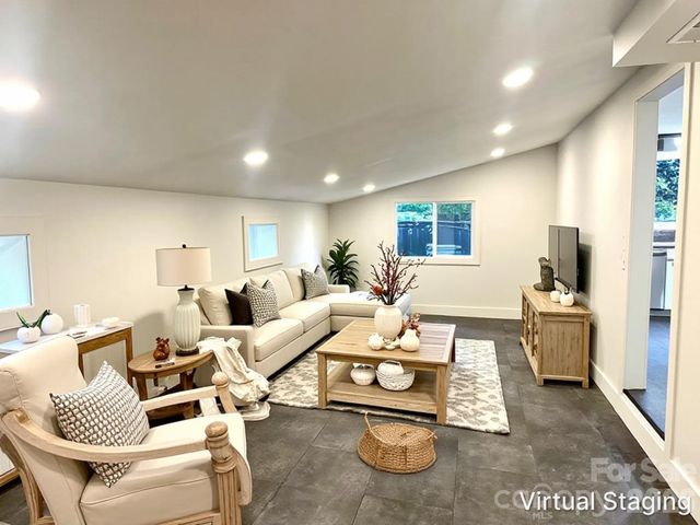 908 E 1st Street, Newton, NC 28658