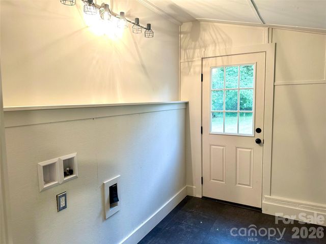 908 E 1st Street, Newton, NC 28658