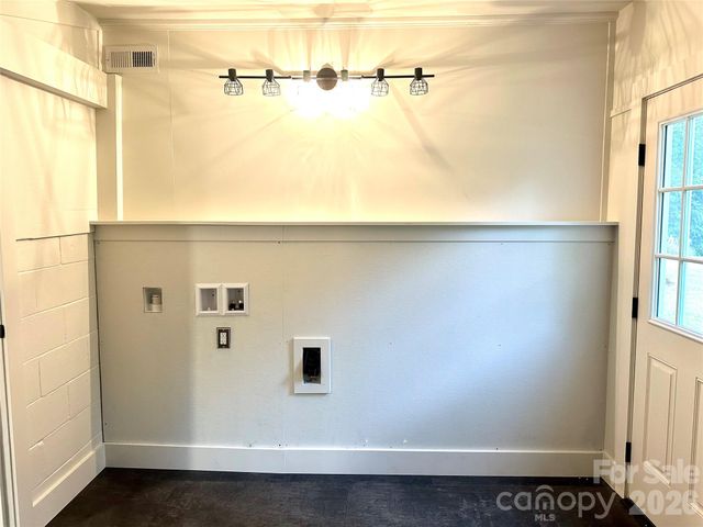 908 E 1st Street, Newton, NC 28658