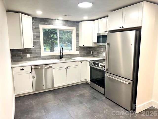 908 E 1st Street, Newton, NC 28658