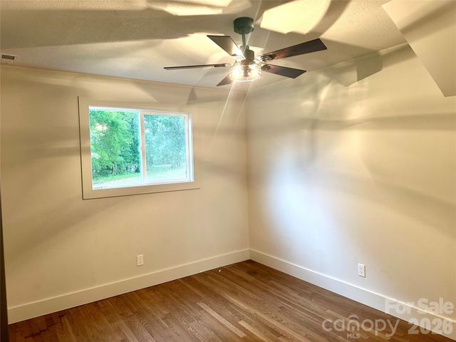 908 E 1st Street, Newton, NC 28658