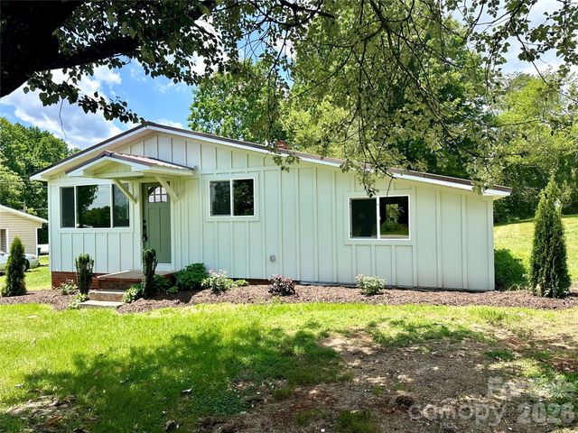 908 E 1st Street, Newton, NC 28658