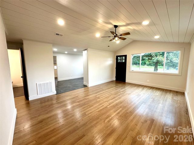 908 E 1st Street, Newton, NC 28658