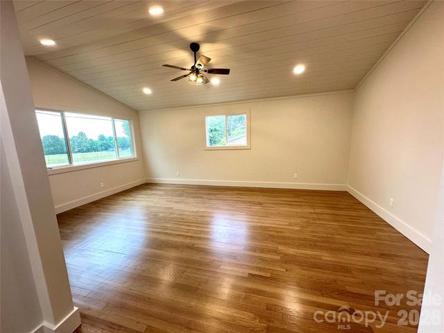 908 E 1st Street, Newton, NC 28658