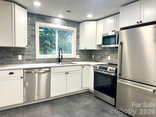 908 E 1st Street, Newton, NC 28658
