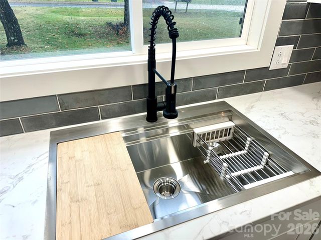 908 E 1st Street, Newton, NC 28658