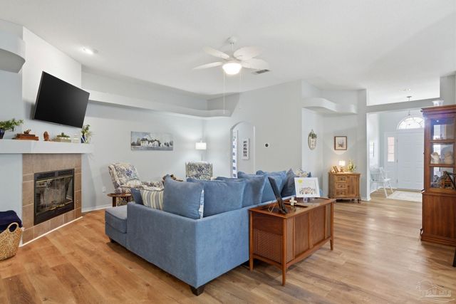 10736 Crosscut Dr, Pensacola, FL 32506