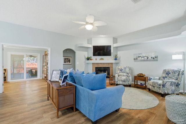 10736 Crosscut Dr, Pensacola, FL 32506