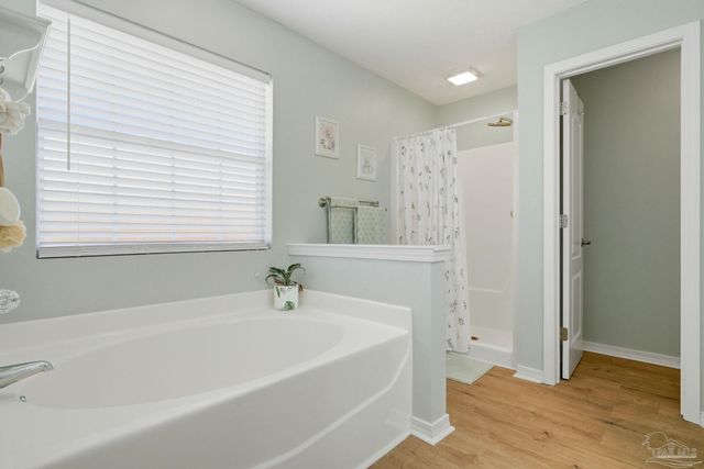 10736 Crosscut Dr, Pensacola, FL 32506