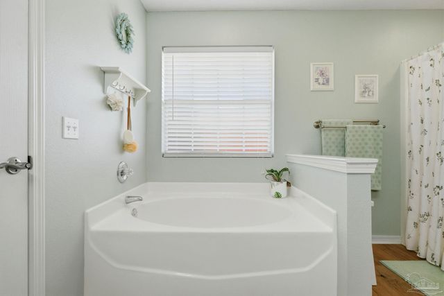 10736 Crosscut Dr, Pensacola, FL 32506