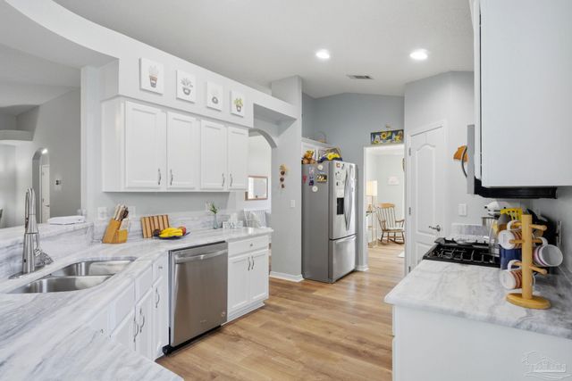 10736 Crosscut Dr, Pensacola, FL 32506