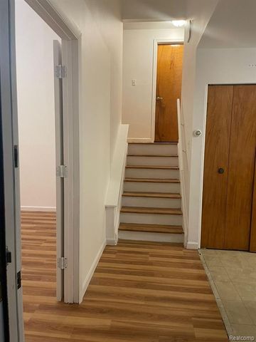 1322 Elliott Avenue, Madison Heights, MI 48071