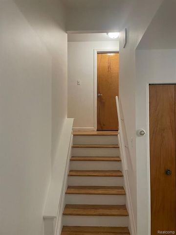 1322 Elliott Avenue, Madison Heights, MI 48071