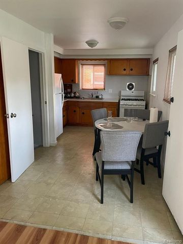 1322 Elliott Avenue, Madison Heights, MI 48071