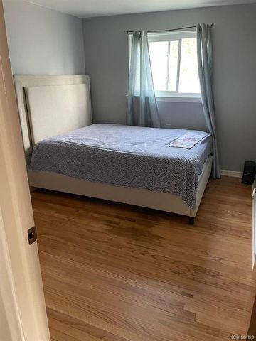 1322 Elliott Avenue, Madison Heights, MI 48071