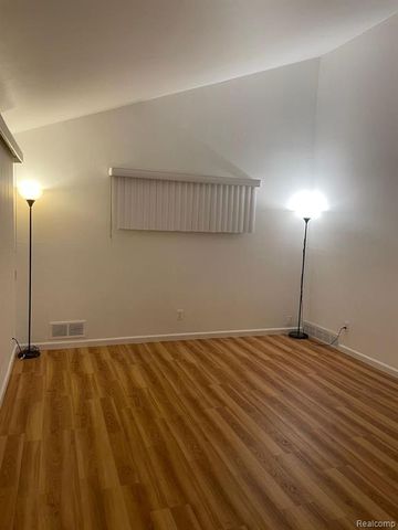 1322 Elliott Avenue, Madison Heights, MI 48071