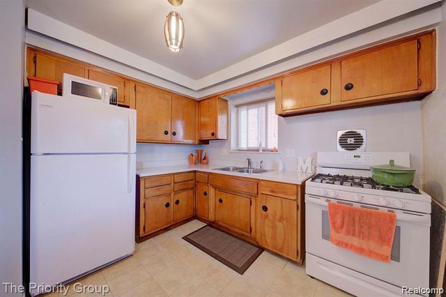 1322 Elliott Avenue, Madison Heights, MI 48071