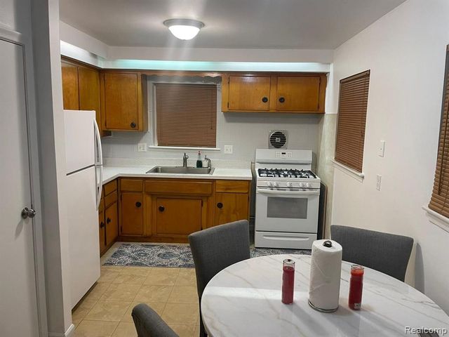 1322 Elliott Avenue, Madison Heights, MI 48071