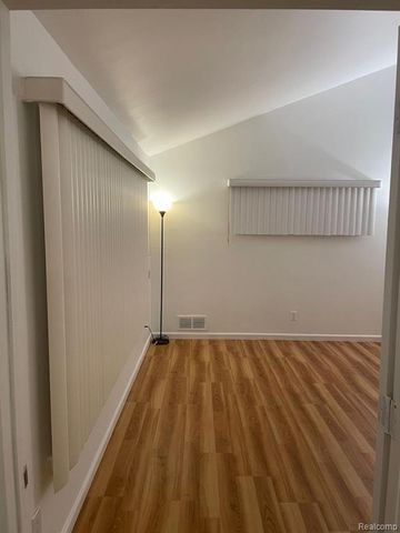 1322 Elliott Avenue, Madison Heights, MI 48071