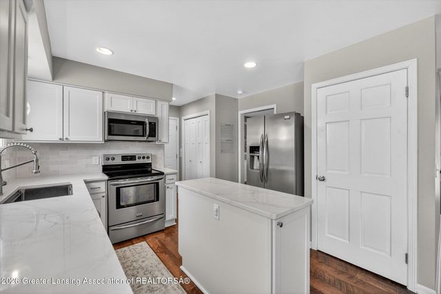 1140 Shelter Lane, Lansing, MI 48912