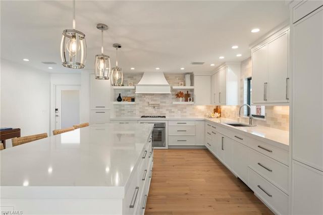 25 Beach Homes, Captiva, FL 33924