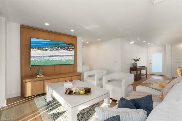 25 Beach Homes, Captiva, FL 33924