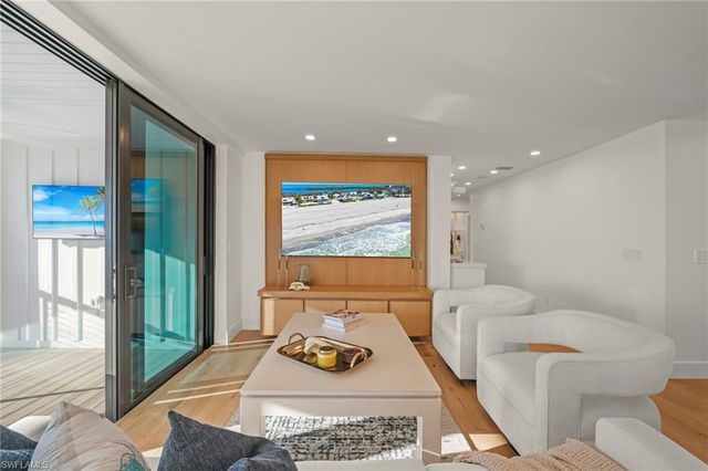 25 Beach Homes, Captiva, FL 33924