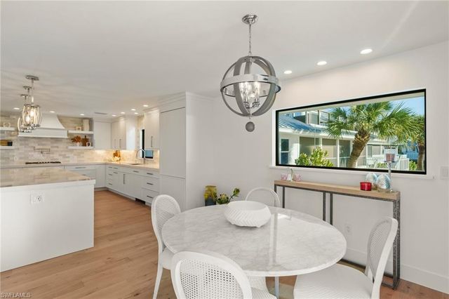 25 Beach Homes, Captiva, FL 33924