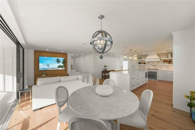 25 Beach Homes, Captiva, FL 33924