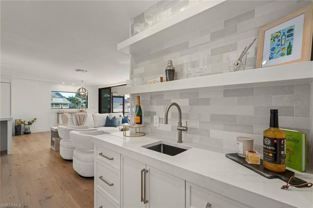 25 Beach Homes, Captiva, FL 33924