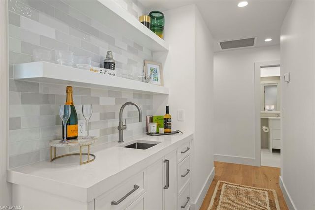 25 Beach Homes, Captiva, FL 33924