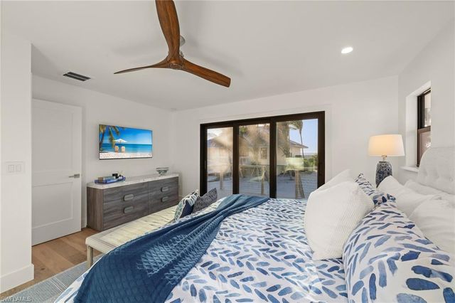 25 Beach Homes, Captiva, FL 33924