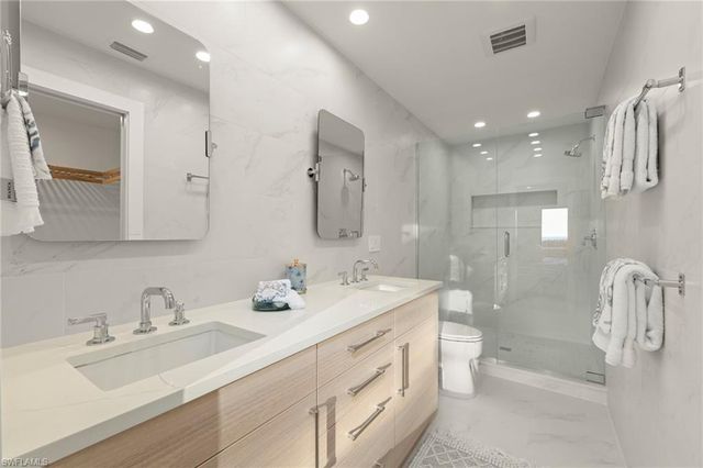 25 Beach Homes, Captiva, FL 33924