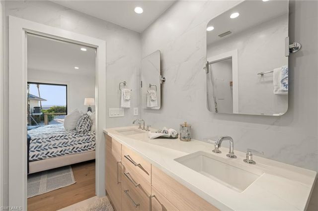 25 Beach Homes, Captiva, FL 33924