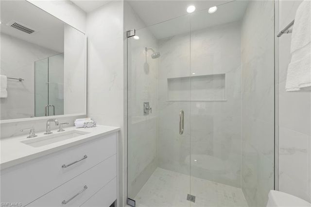 25 Beach Homes, Captiva, FL 33924