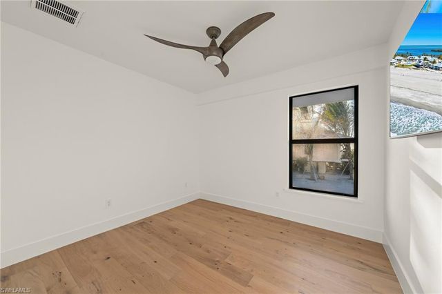 25 Beach Homes, Captiva, FL 33924