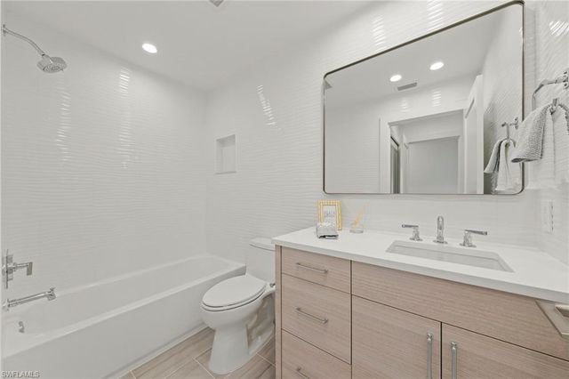 25 Beach Homes, Captiva, FL 33924