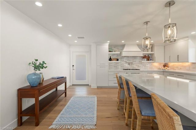 25 Beach Homes, Captiva, FL 33924